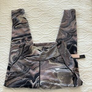 Victoria’s Secret patterned 7/8 Sweat on point leggings Size 10. NWT